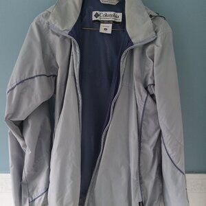 Ladies Columbia lightweight jacket with hood, packable in good condition size m